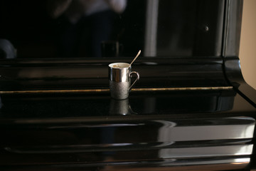 a coffee on a piano