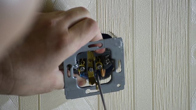 Installation of electrical sockets with grounding