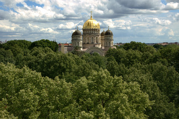 Fototapeta na wymiar Orthodox church building above flourishing park