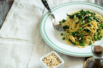 Spinach and green pea spaghetti