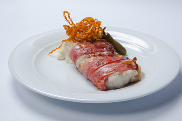 Baked cod wrapped in bacon and mashed poatoes