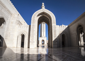 Fototapeta na wymiar Mosque Sultan Qaboos, Muscat, Oman