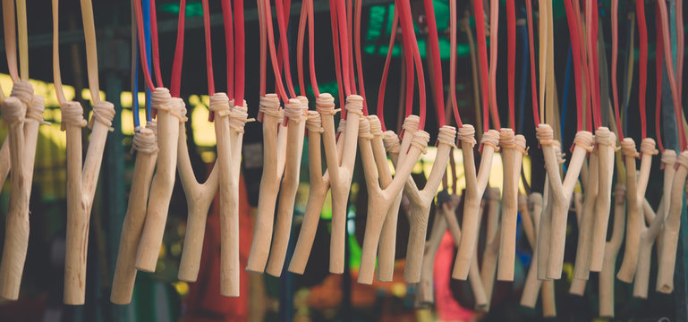 Mexican Toy, Resortera