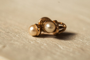 gold earrings with pearls
