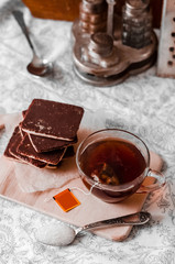 Chocolate chip cookies and fruit tea