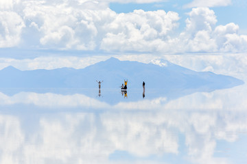 Salar de Uyuni is largest salt flat in the World (UNESCO World Heritage Site) - Altiplano, Bolivia, South America - 142502333