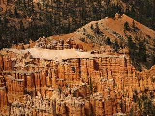 Bryce Canyon National Park, a sprawling reserve in southern Utah, is known for crimson-colored hoodoos, which are spire-shaped rock formations.