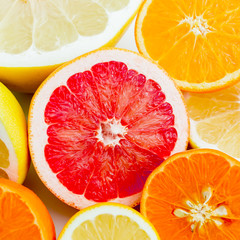 Fototapety  Wzór jedzenia. Cytryna, pomarańcza, grejpfrut i pomelo na białym tle. Płaski świeckich, widok z góry.