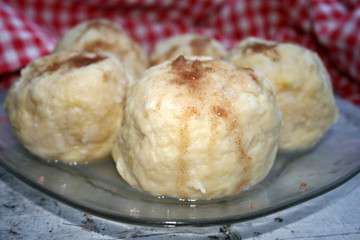 organisch, lifestle, shabby, chic, country, knödel, gefüllt, zucker, zimt, urban, sliced