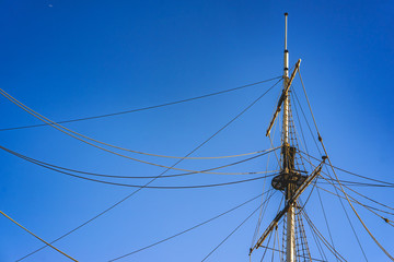 Fototapeta premium ship's mast against a backdrop of blue sky