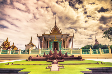 October 09, 2014: Royal Palace complex of Phnom Penh, Cambodia - obrazy, fototapety, plakaty