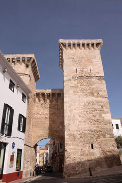 Minorque, ancienne porte fortifi&eacute;e de Port Mahon