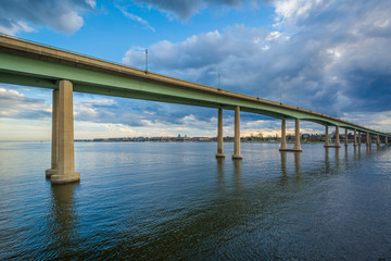Obraz premium The Naval Academy Bridge over the Severn River, in Annapolis, Maryland.