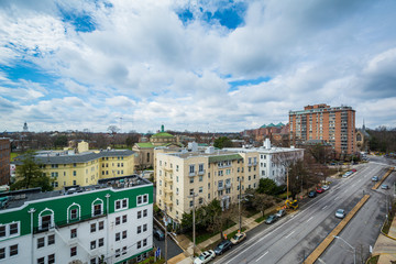 Fototapeta na wymiar View of Saint Paul Street in Charles Village, Baltimore, Maryland.