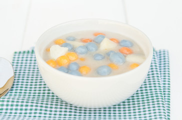 Obraz na płótnie Canvas Thai dessert Balls in bowl