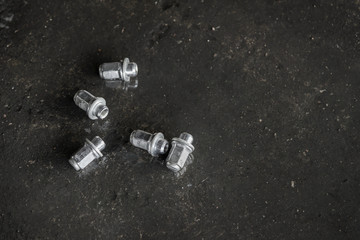 Five wheel nuts on the wetting ground when replacing wheels