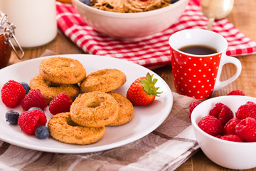 Breakfast with wholegrain cereals.