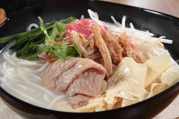 noodles in soup with meat