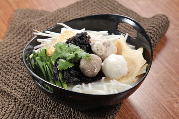 noodles in soup with meat