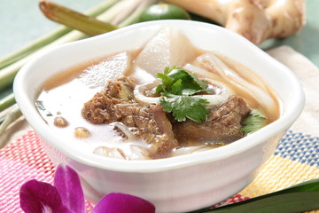 noodles in soup with meat