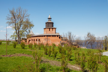 Вид на Часовую башну кремля в Нижнем Новгороде весной