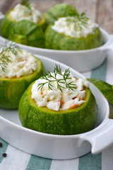 Zucchine ripieno con riso, rag&ugrave; alla bolognese e mozzarella