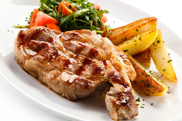 Grilled steak with potatoes