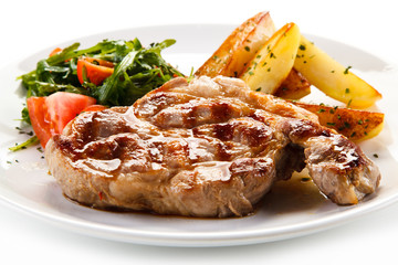 Grilled steak with potatoes
