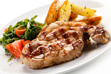 Grilled steak with potatoes