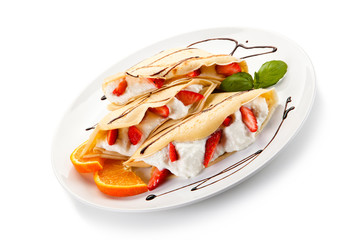Pancakes with strawberries and creme