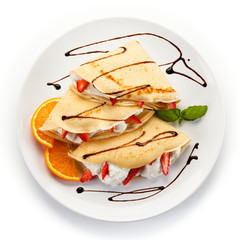 Pancakes with strawberries and creme