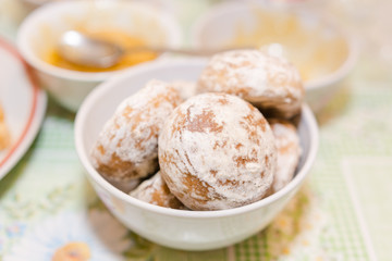 The Russian gingerbread in a bowl on a table.