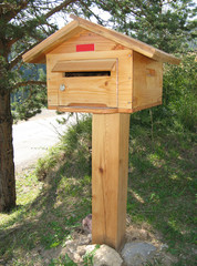 Boîte aux lettres en bois