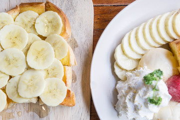 toast banana with honey caramal on table wood
