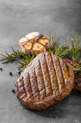Steak with garlic, pepper and herbs