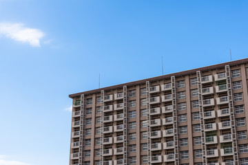 高層住宅と青空４