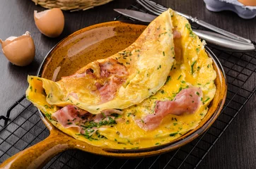 Crédence de cuisine en verre imprimé Oeufs sur le plat Ham and egg omelette