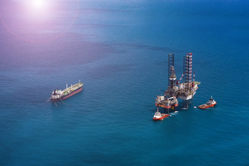 Offshore oil rig drilling platform/Offshore oil rig drilling platform in the gulf of Thailand