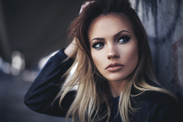 Obraz premium Beautiful young blonde with long hair posing