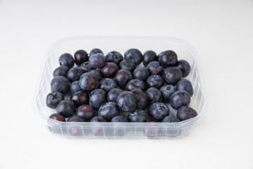 Blaubeeren in Plastikverpackung © JanSommer