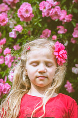 Fototapeta premium girl with closed eyes