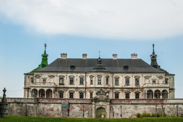 Fototapeta na wymiar view of the abandoned castle