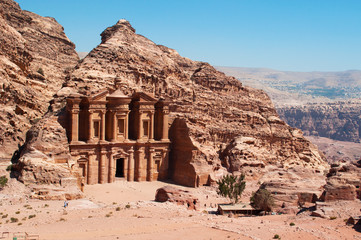 Sito archeologico di Petra, 02/10/2013: paesaggio desertico con vista del Monastero, conosciuto...