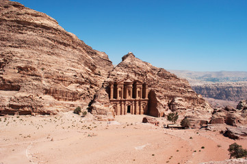 Sito archeologico di Petra, 02/10/2013: paesaggio desertico con vista del Monastero, conosciuto...