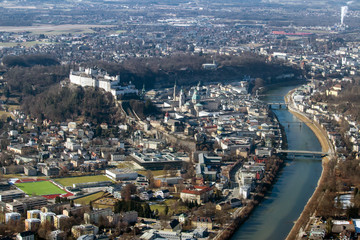 Luftbild Stadt Salzburg - Altstadt mit Festung