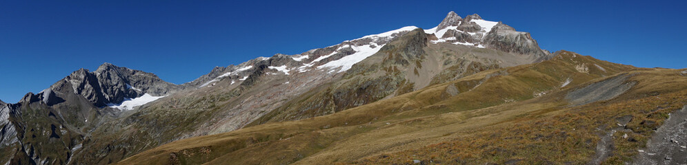 Fototapeta na wymiar Hiking to the Col de la Seigne, France