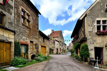Fototapeta na wymiar Picturesque lane in a medieval village in Burgundy, France