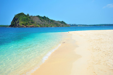 Fototapeta na wymiar White Sand Beach on Tropical Islands