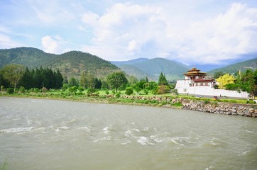 Fototapeta na wymiar Scenic View of the Pho Chhu and Mo Chhu Rivers in Punakha, Bhutan