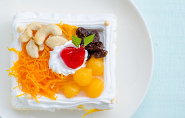 Piece of cake with cashew nut, raisin and Thai sweetmeat made of egg yolk.